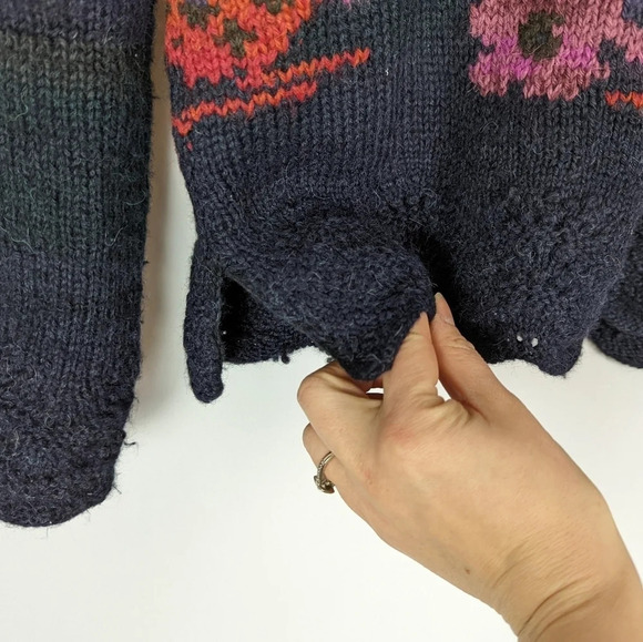 PERUVIAN CONNECTION sz.S 100% Alpaca Floral Chunky Knit Scalloped V Neck Sweater - Picture 7 of 10